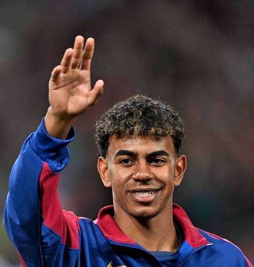 备受关注！74611名球迷现场观战英格兰女足vs中国女足的友谊赛（人气爆棚！74611名球迷现场见证英格兰女足对中国女足友谊赛）