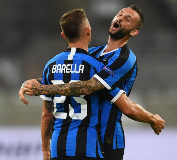 东契奇：斯玛特给替补席带来了能量，他说啥我们都会听（东契奇称斯玛特点燃替补席：他开口，全队都听）