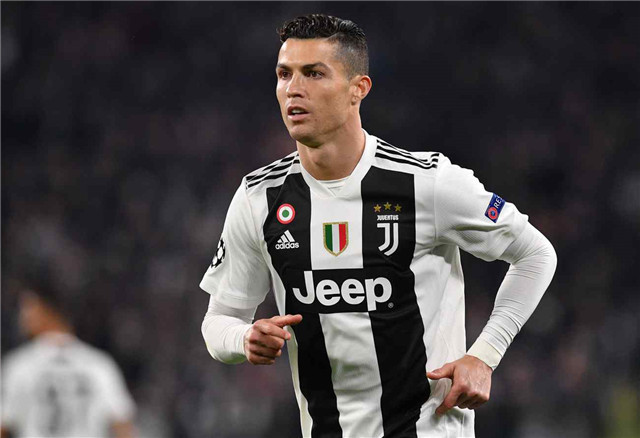 邓弗里斯：希望两到三周内复出，我们的球队就像一个大家庭（邓弗里斯：争取两三周内复出，球队氛围如同一家人）