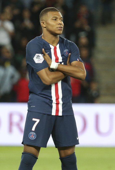 发飙是双线大赢家！王刚情商引热议 塞帅坐实讨薪！前大连双星都成冠军了（双线登顶成最大赢家！王刚高情商出圈，塞帅讨薪坐实，昔日大连双星齐捧杯）