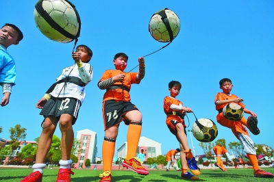 海牛1-0三镇送亚泰降级，兰克尔-泽制胜球，陈哲超进球被吹（海牛1-0击败三镇送亚泰降级，兰克尔-泽打入制胜球，陈哲超破门被判无效）