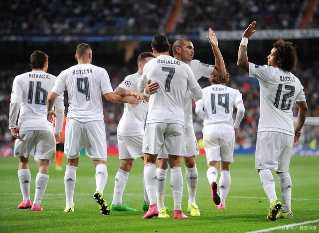 记者：葡体、水晶宫、西汉姆联有意德温特，尤文有25%分成（记者：葡体、水晶宫与西汉姆盯上德温特，尤文享有25%转售分成）