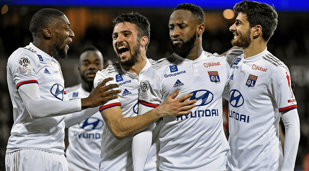 半场战报：多特2-0斯图加特，埃姆雷-詹点射，拜尔破门（半场快讯：多特2-0领先斯图加特，埃姆雷-詹点射建功，拜尔再下一城）