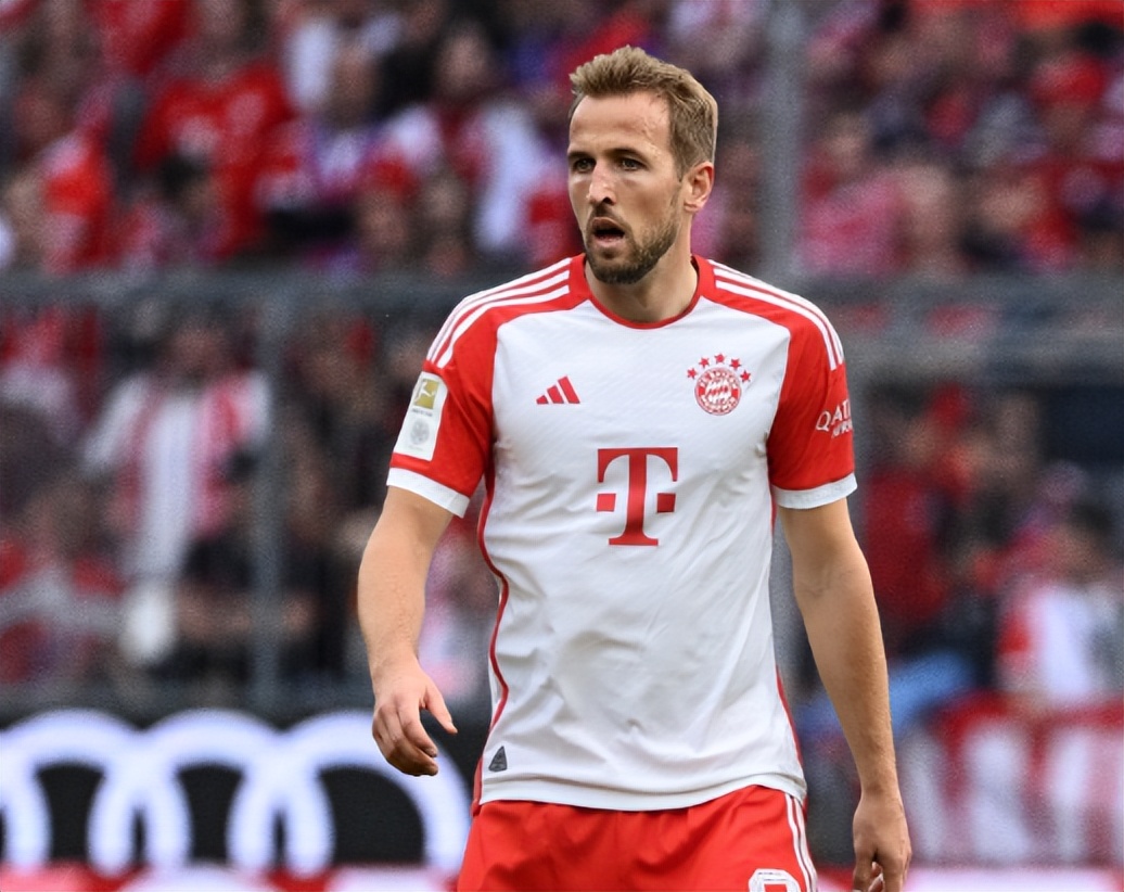 德甲战报：迪亚斯传射、杰克逊锁胜局，拜仁3-1圣保利（德甲：迪亚斯传射建功，杰克逊终结悬念，拜仁3-1力克圣保利）