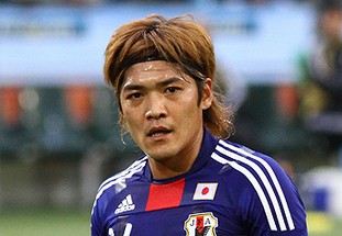 埃里克：阿劳霍是个非常受欢迎的人，我们正敞开双臂等他归来（埃里克：阿劳霍人气极高，我们张开双臂迎接他的回归）