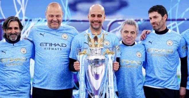 足球曼城豪取八连胜，瓜帅怒赞全队发挥完美（曼城豪夺八连胜，瓜迪奥拉盛赞全队表现无懈可击）